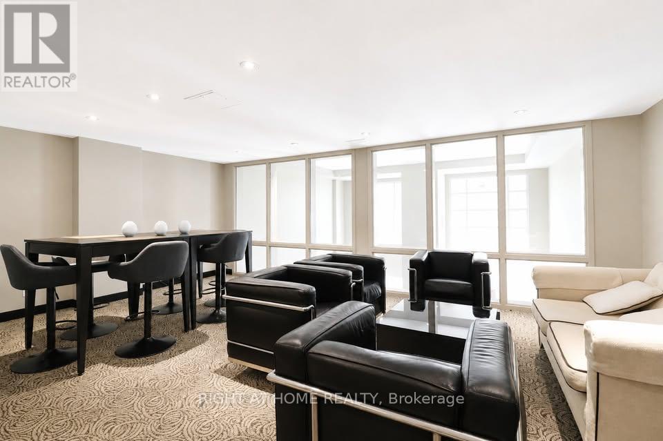 711 - 138 Somerset Street W Property Photo 13