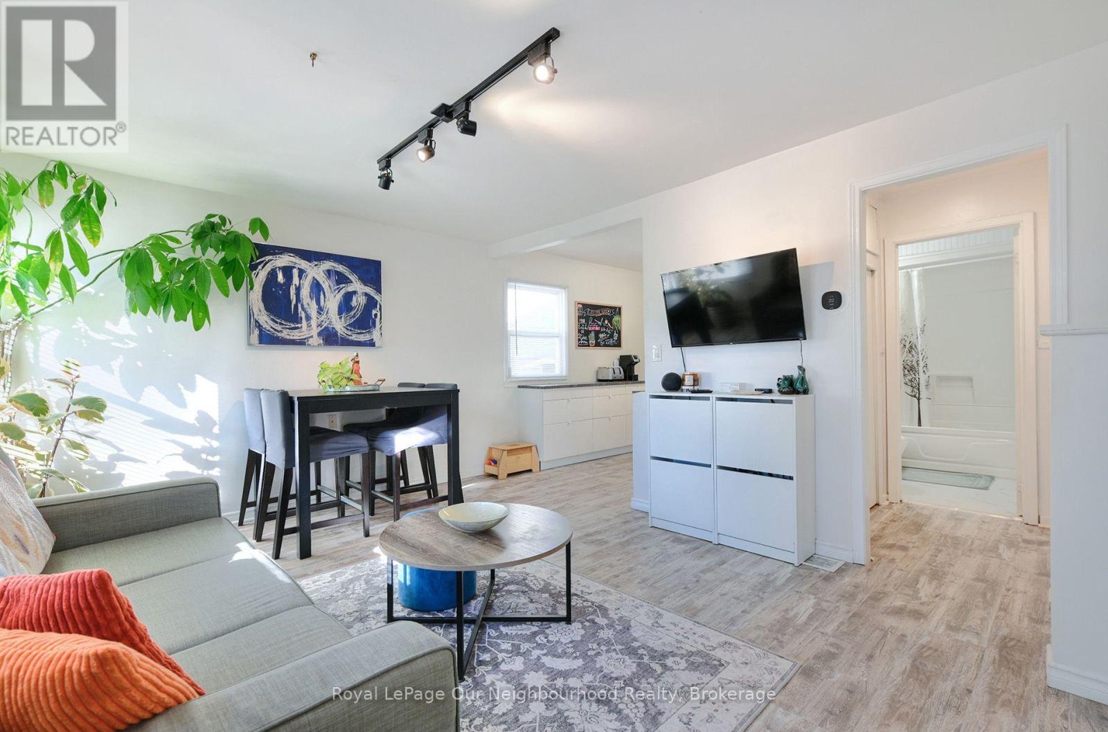 760 New Romaine Street Property Photo 2