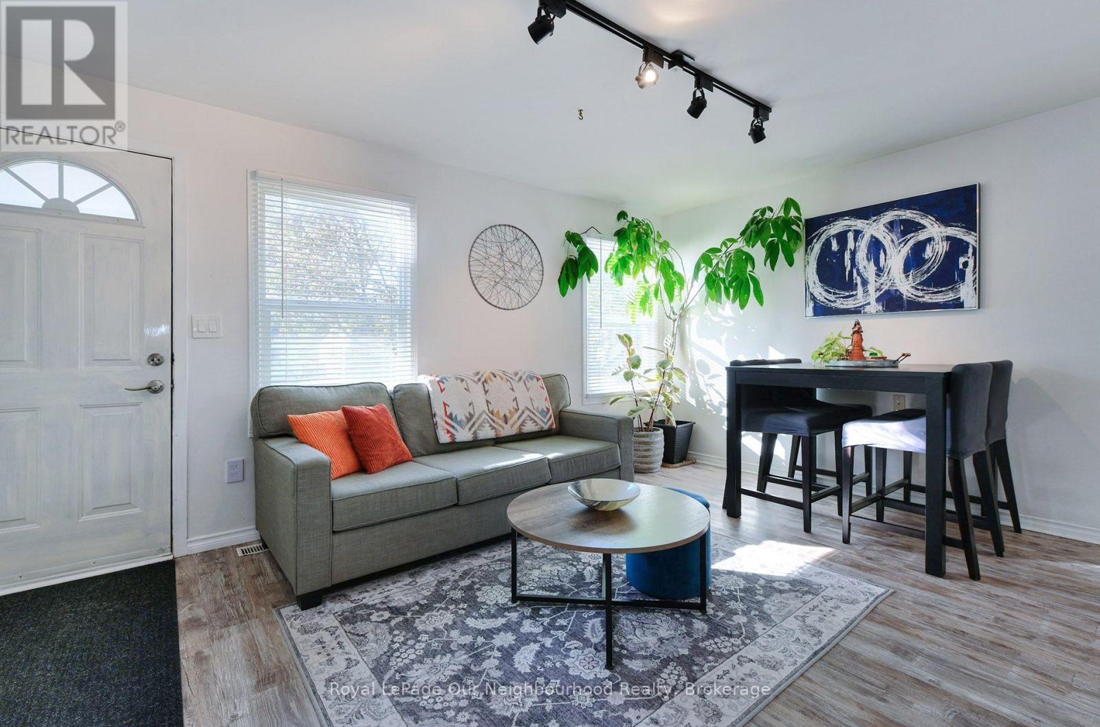 760 New Romaine Street Property Photo 4