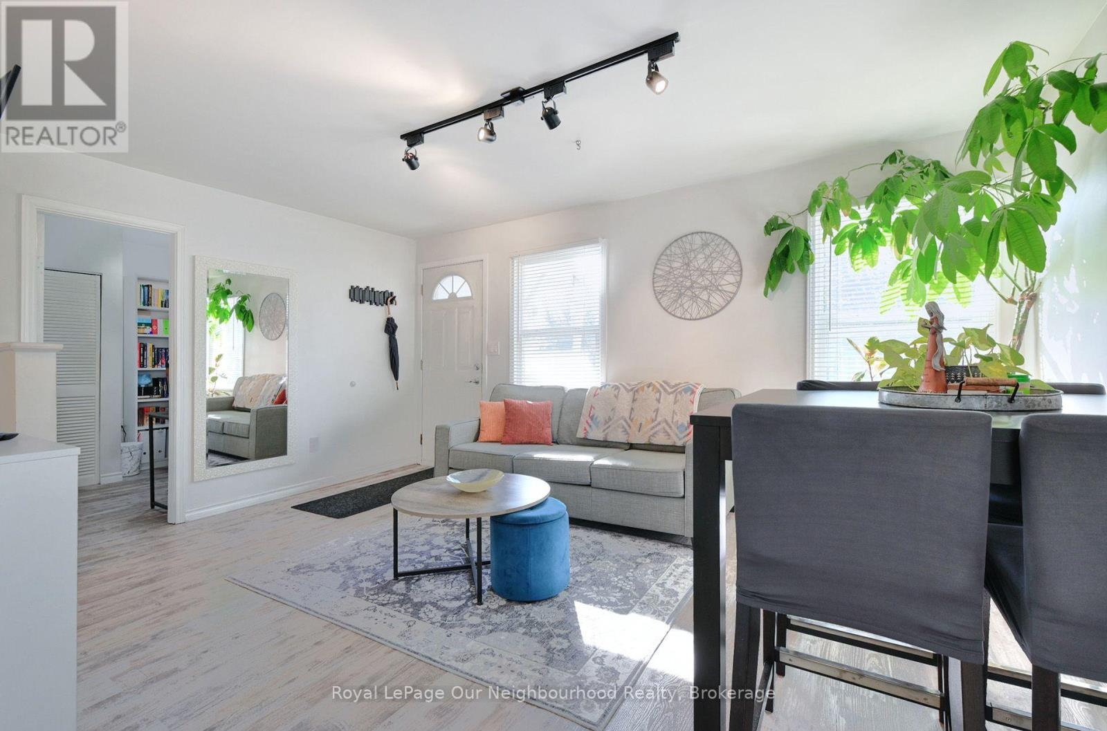 760 New Romaine Street Property Photo 6