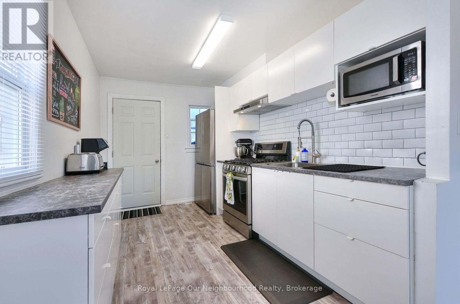 760 New Romaine Street Property Photo 7