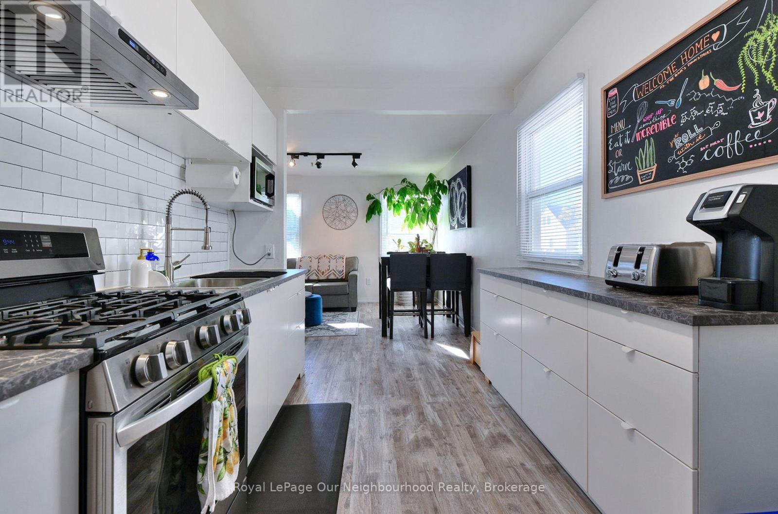 760 New Romaine Street Property Photo 9