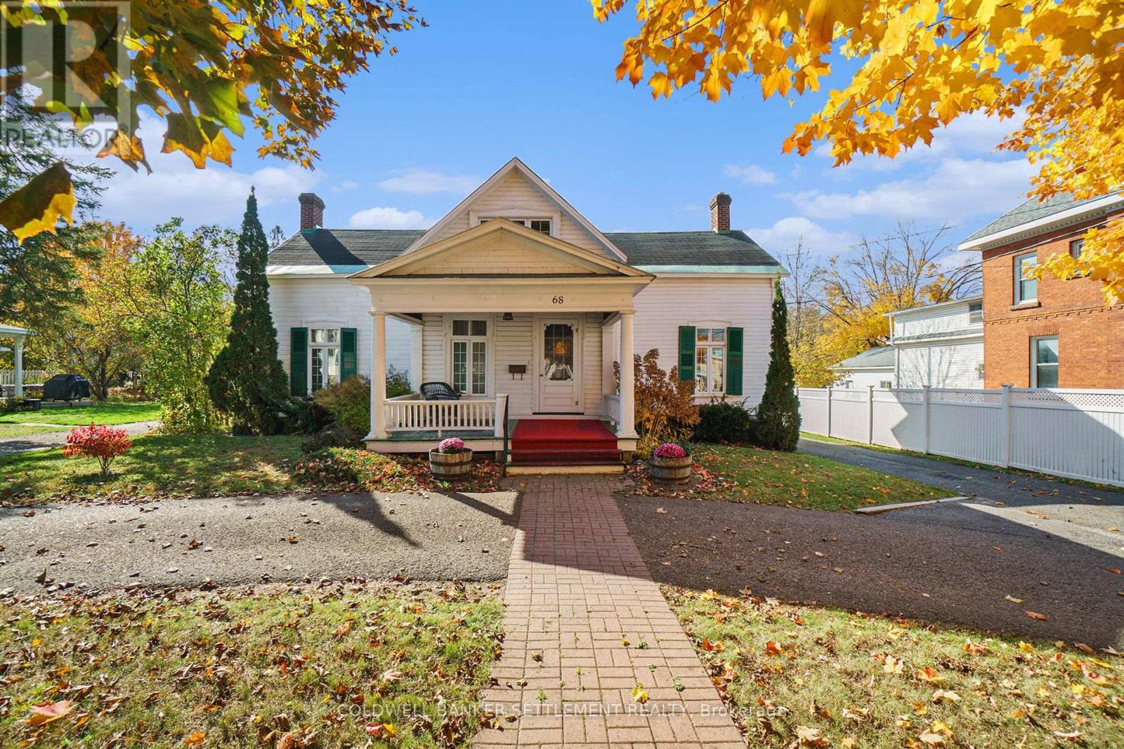 68 Wilson Street W Property Photo 1