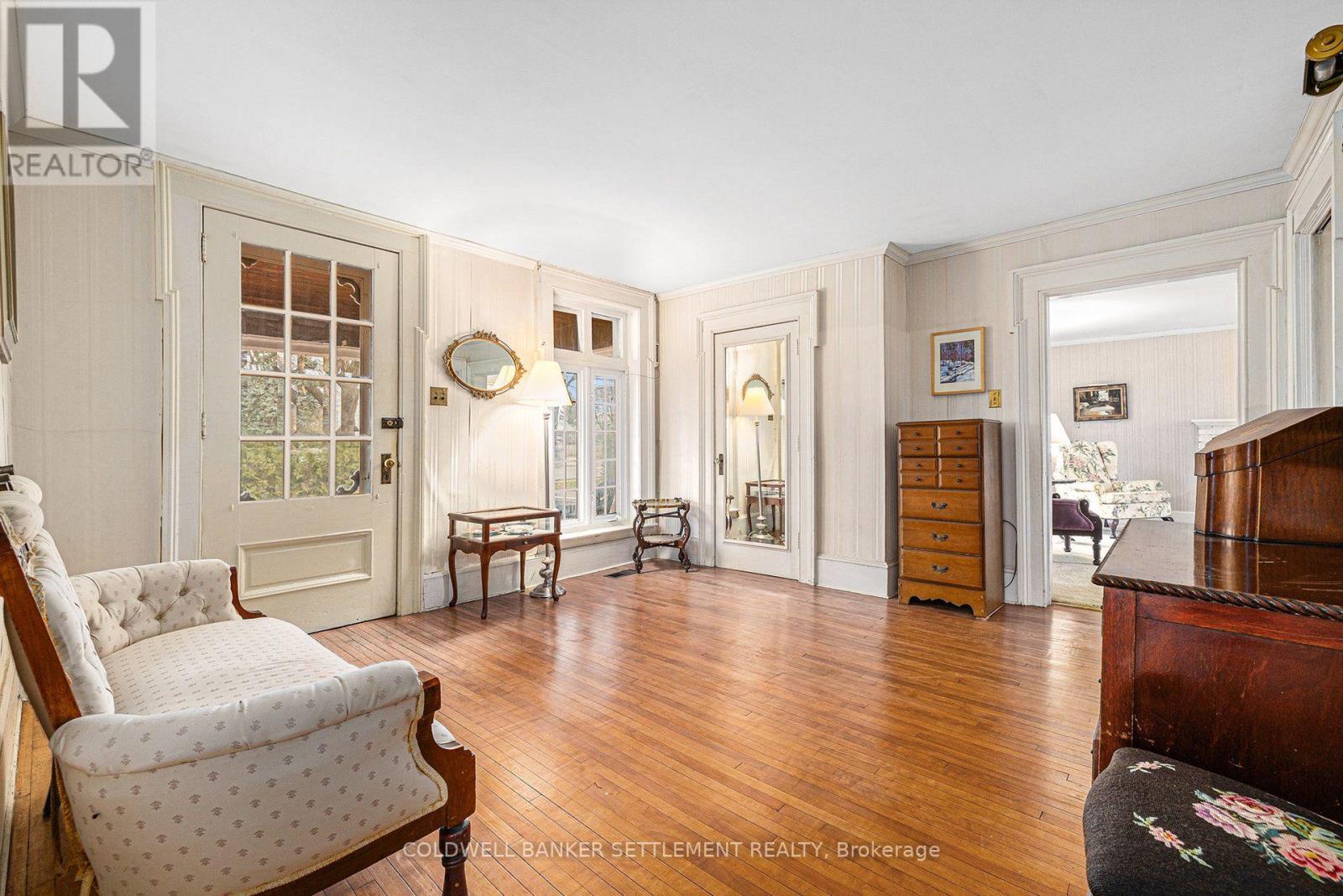 68 Wilson Street W Property Photo 9
