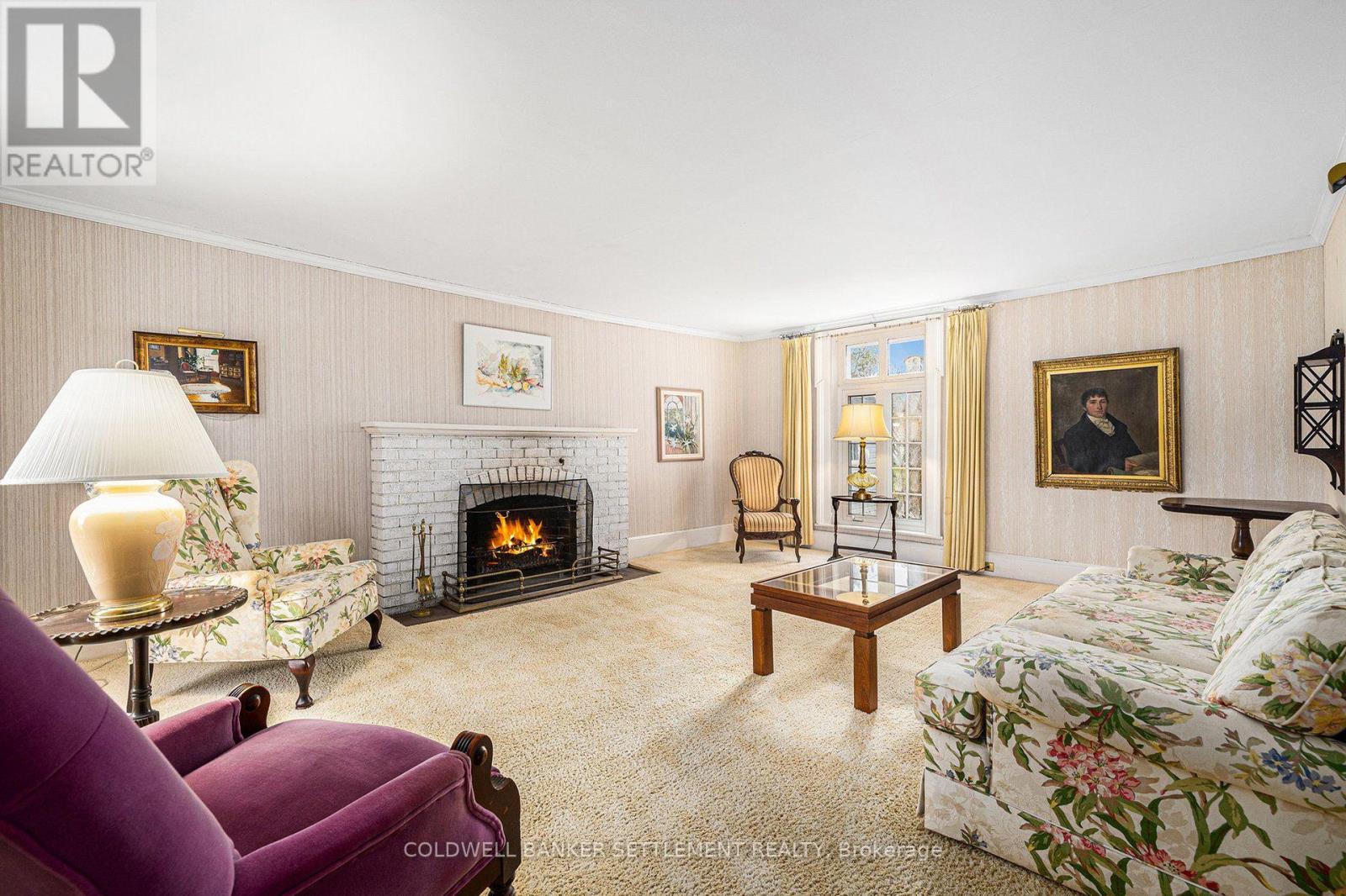 68 Wilson Street W Property Photo 11
