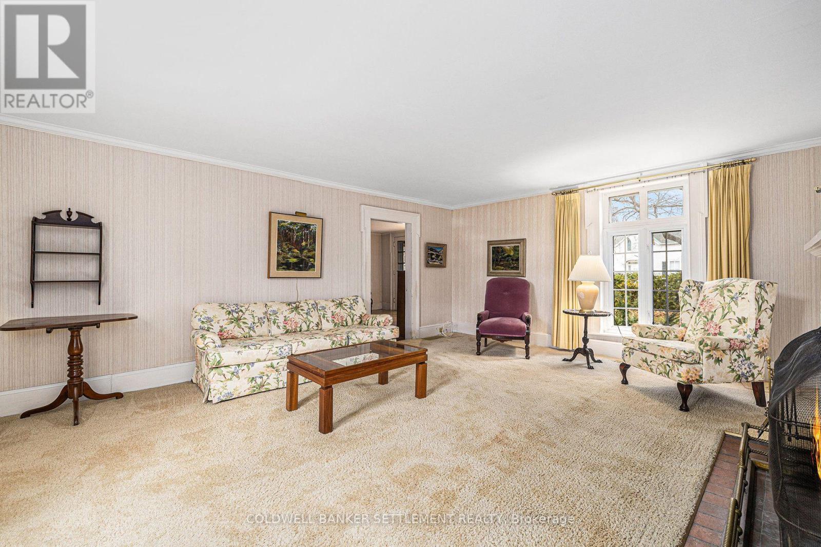 68 Wilson Street W Property Photo 12