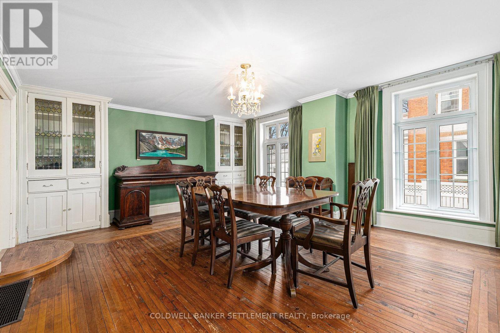 68 Wilson Street W Property Photo 14