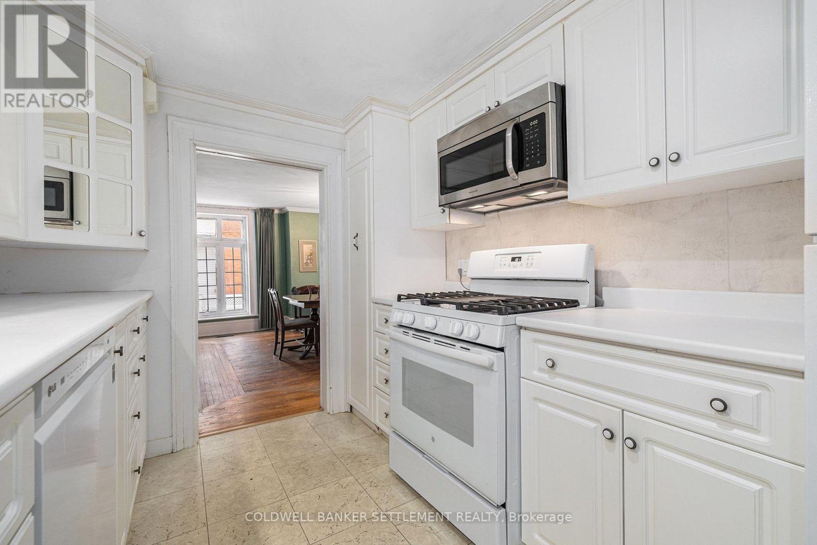 68 Wilson Street W Property Photo 16