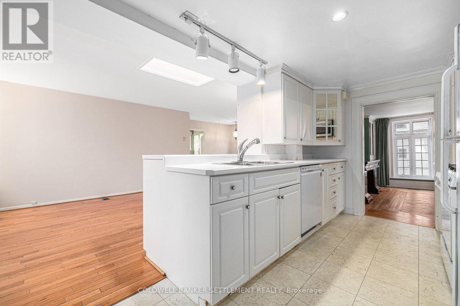 68 Wilson Street W Property Photo 17