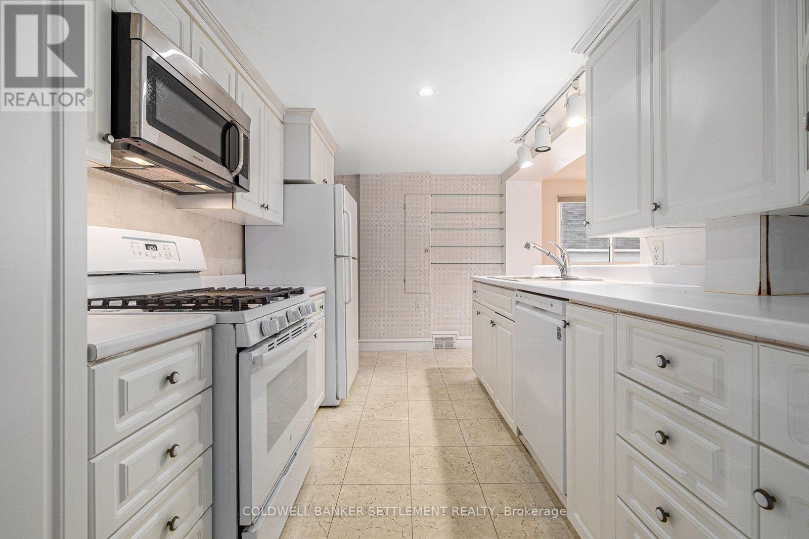 68 Wilson Street W Property Photo 18