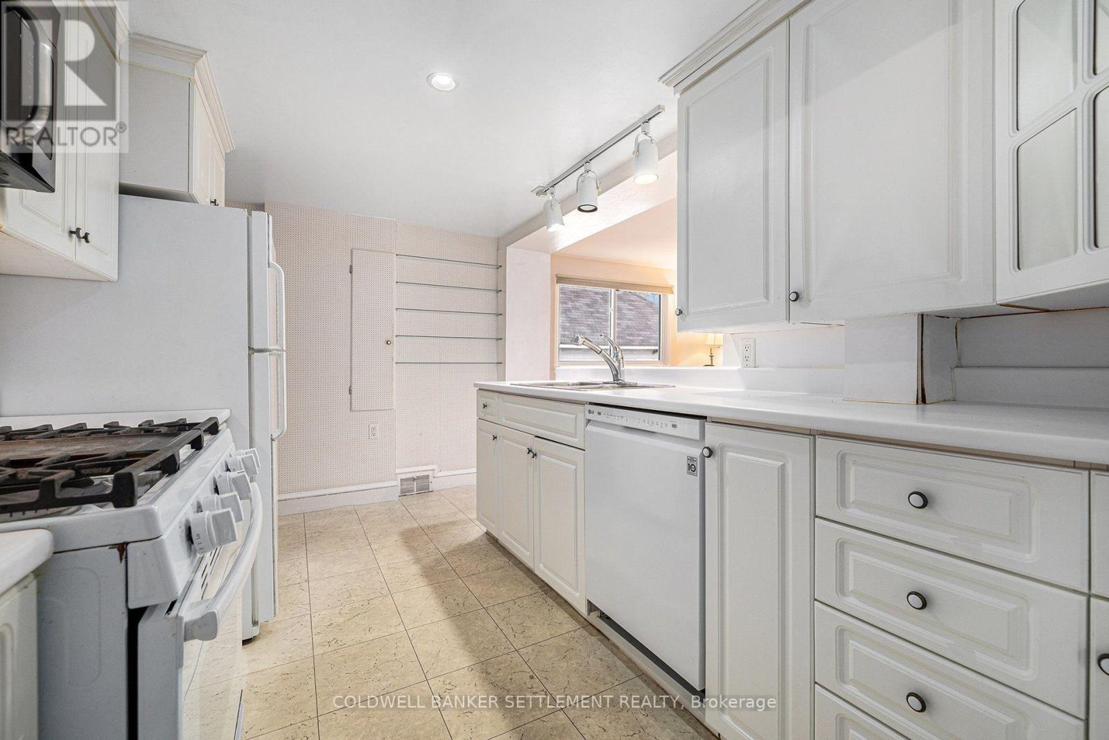 68 Wilson Street W Property Photo 19