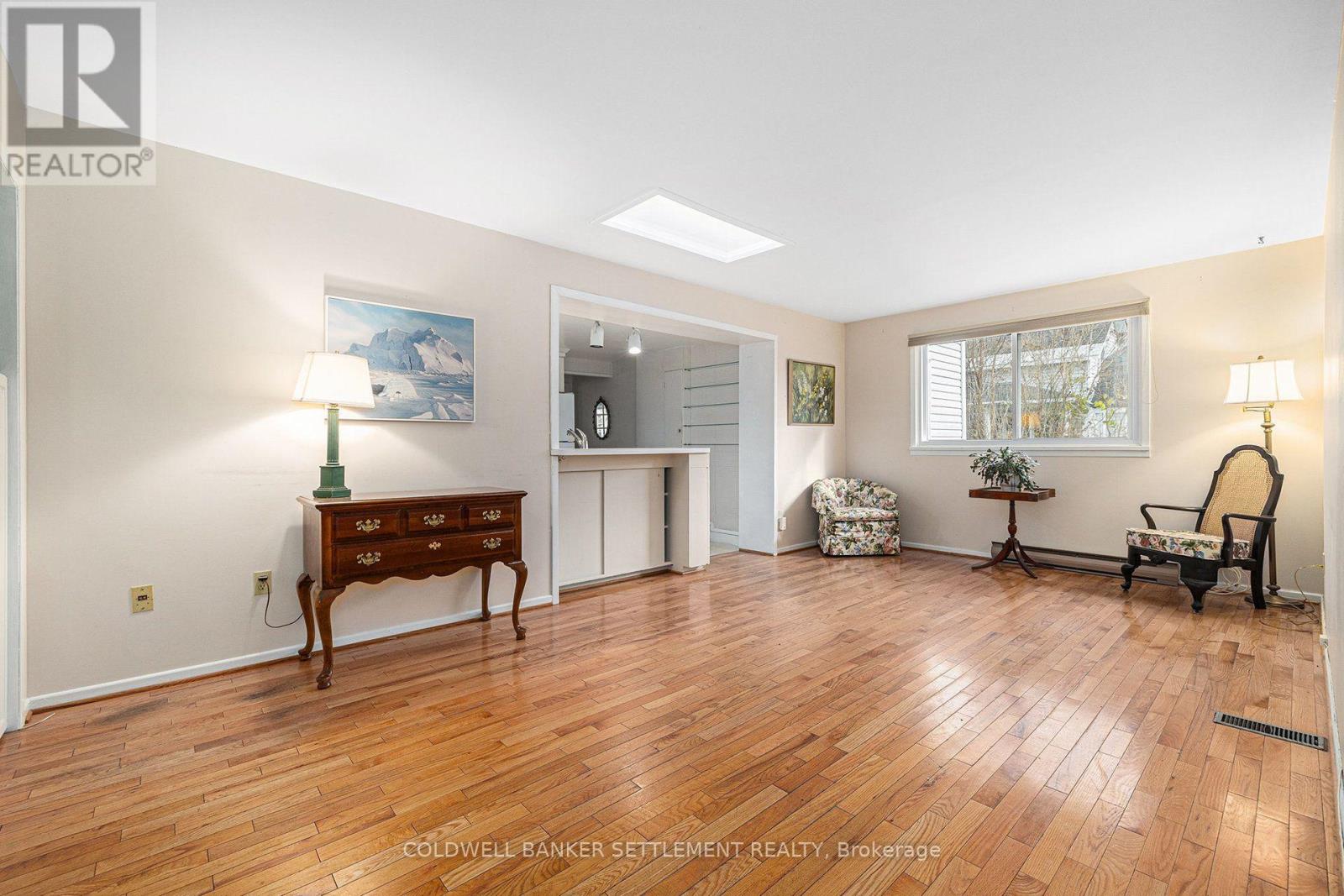 68 Wilson Street W Property Photo 20
