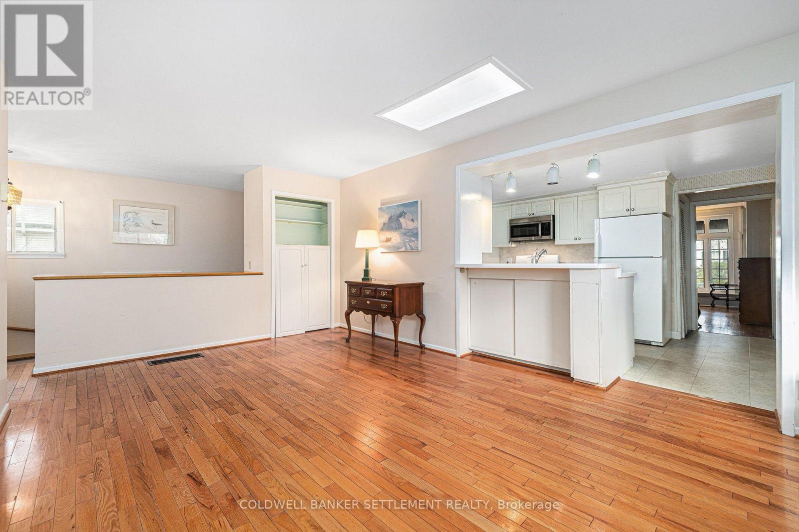 68 Wilson Street W Property Photo 21