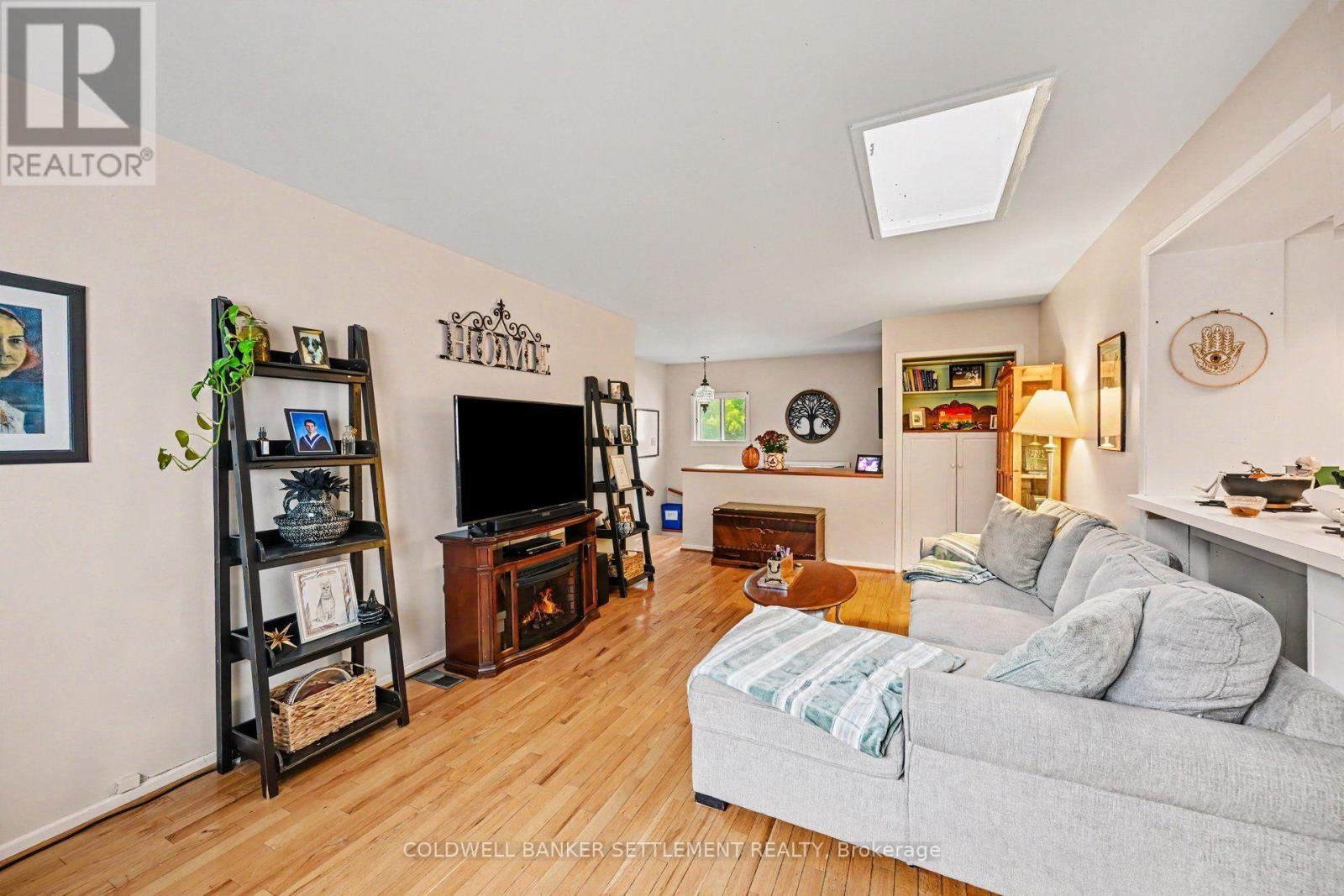 68 Wilson Street W Property Photo 23