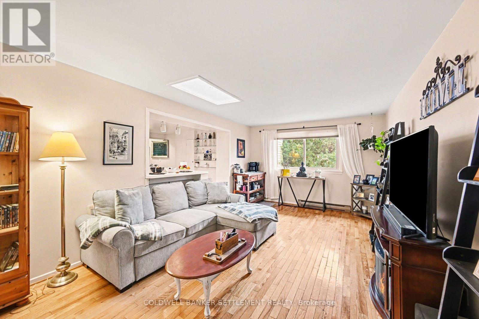 68 Wilson Street W Property Photo 24