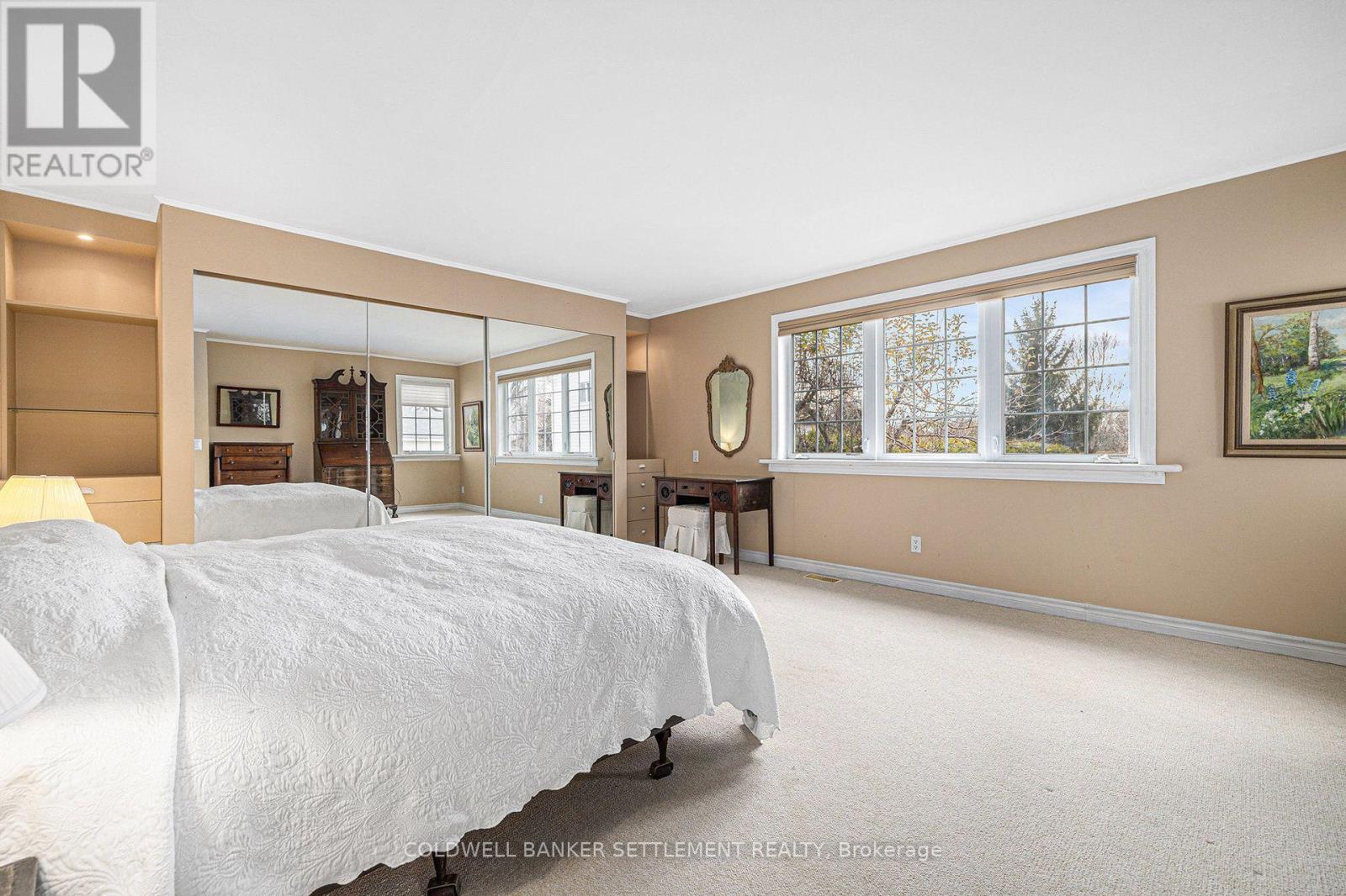68 Wilson Street W Property Photo 25
