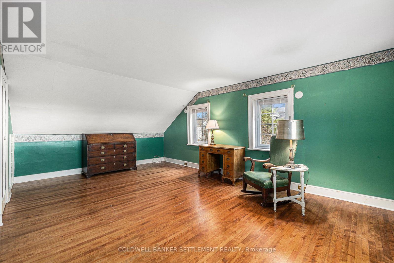 68 Wilson Street W Property Photo 31