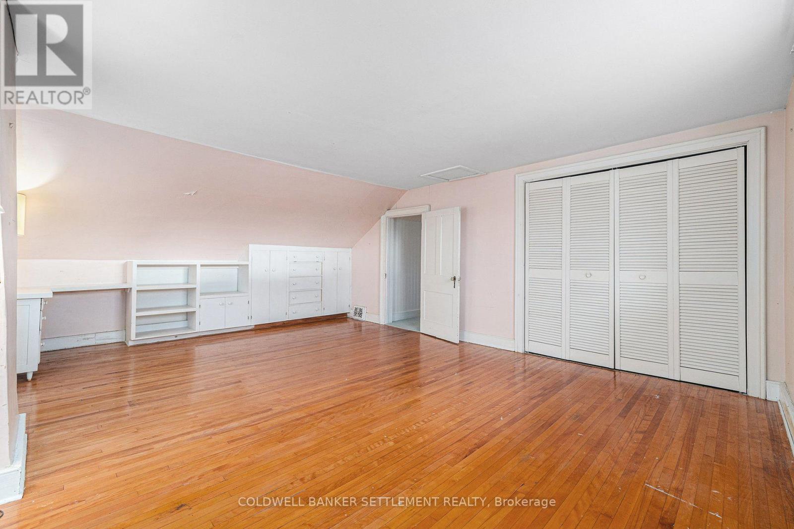 68 Wilson Street W Property Photo 33