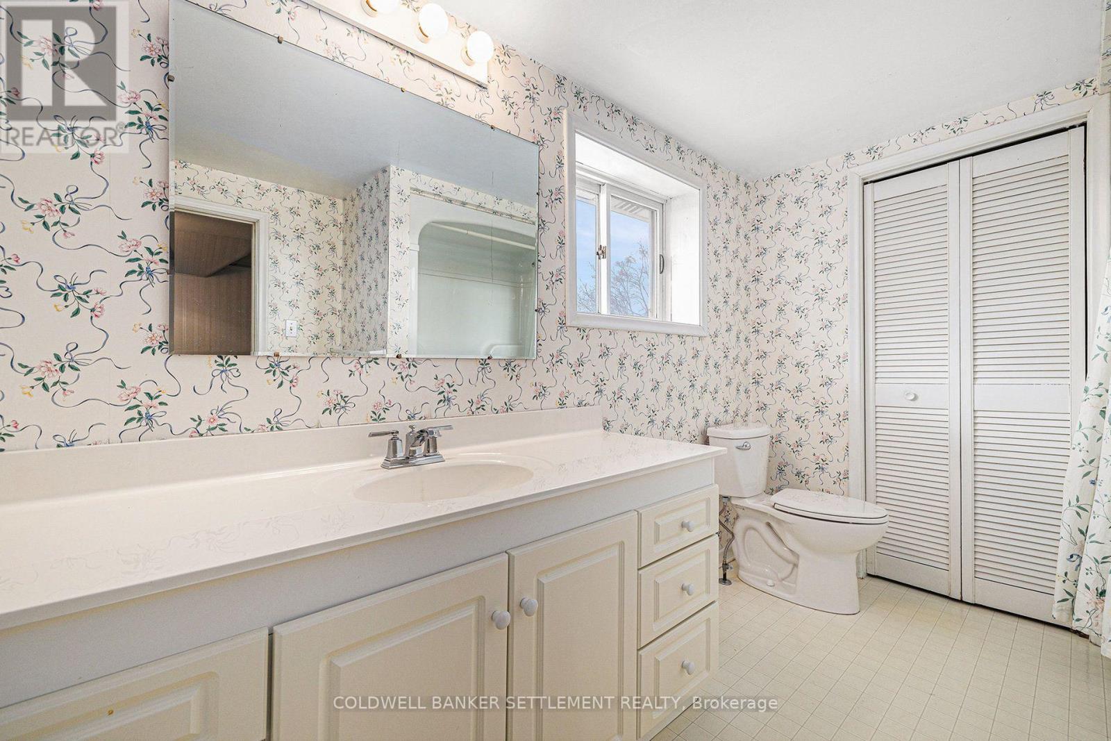 68 Wilson Street W Property Photo 35