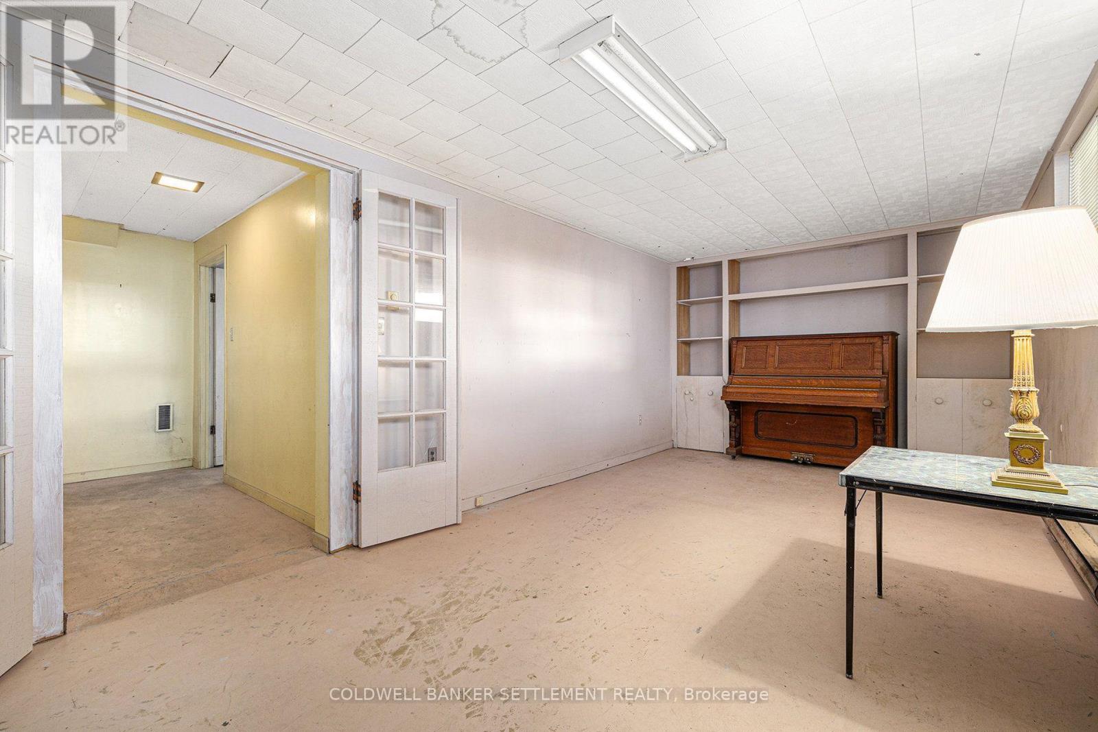 68 Wilson Street W Property Photo 36