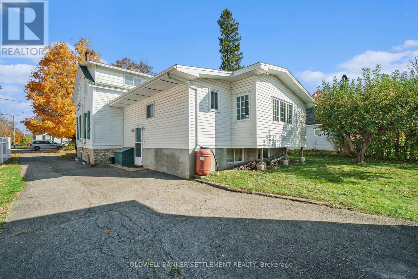 68 Wilson Street W Property Photo 40