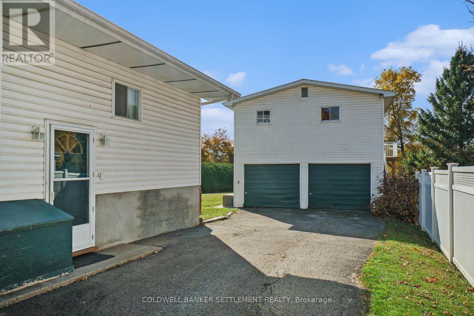 68 Wilson Street W Property Photo 41