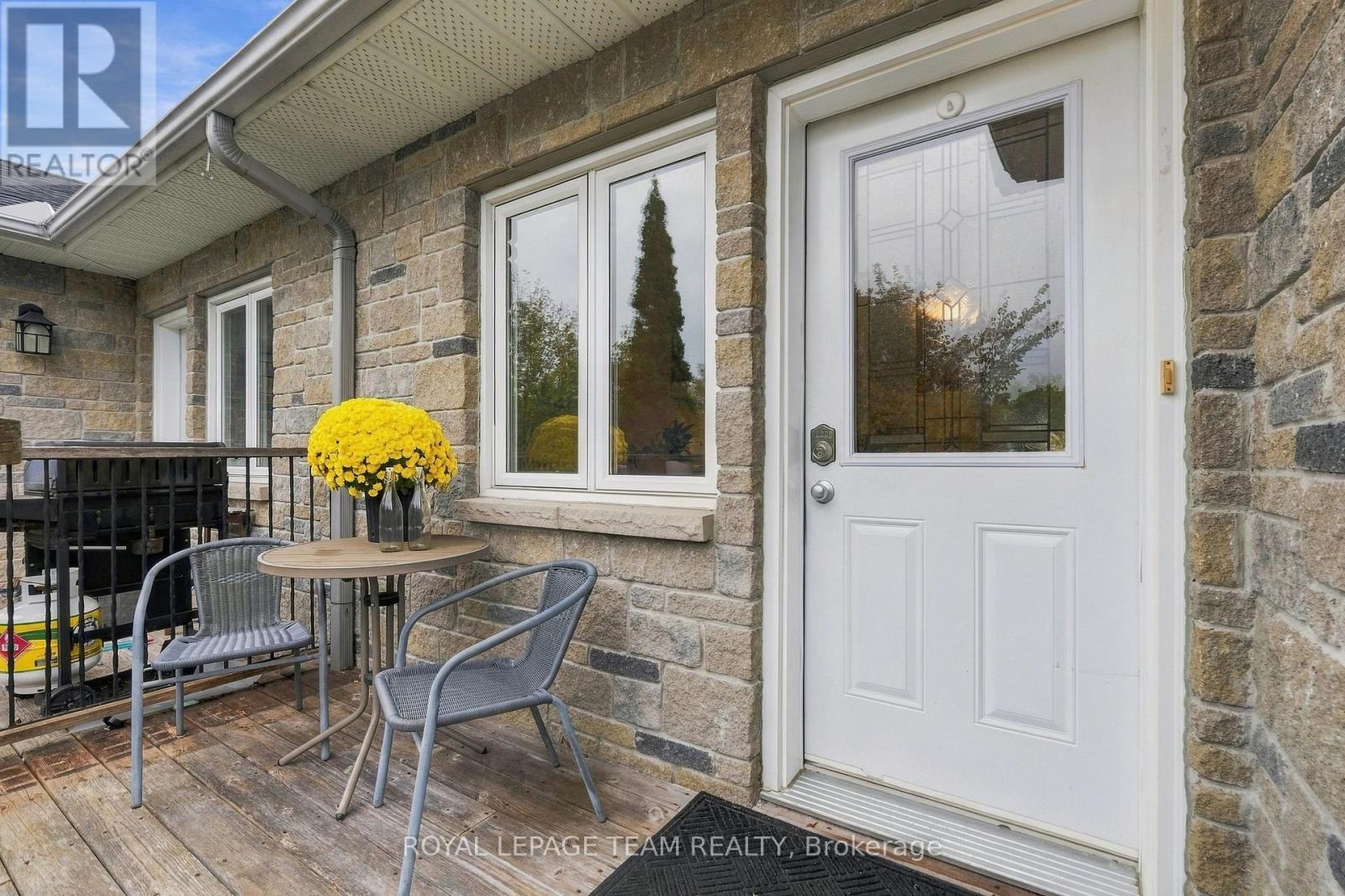 24 Farm Street Property Photo 2