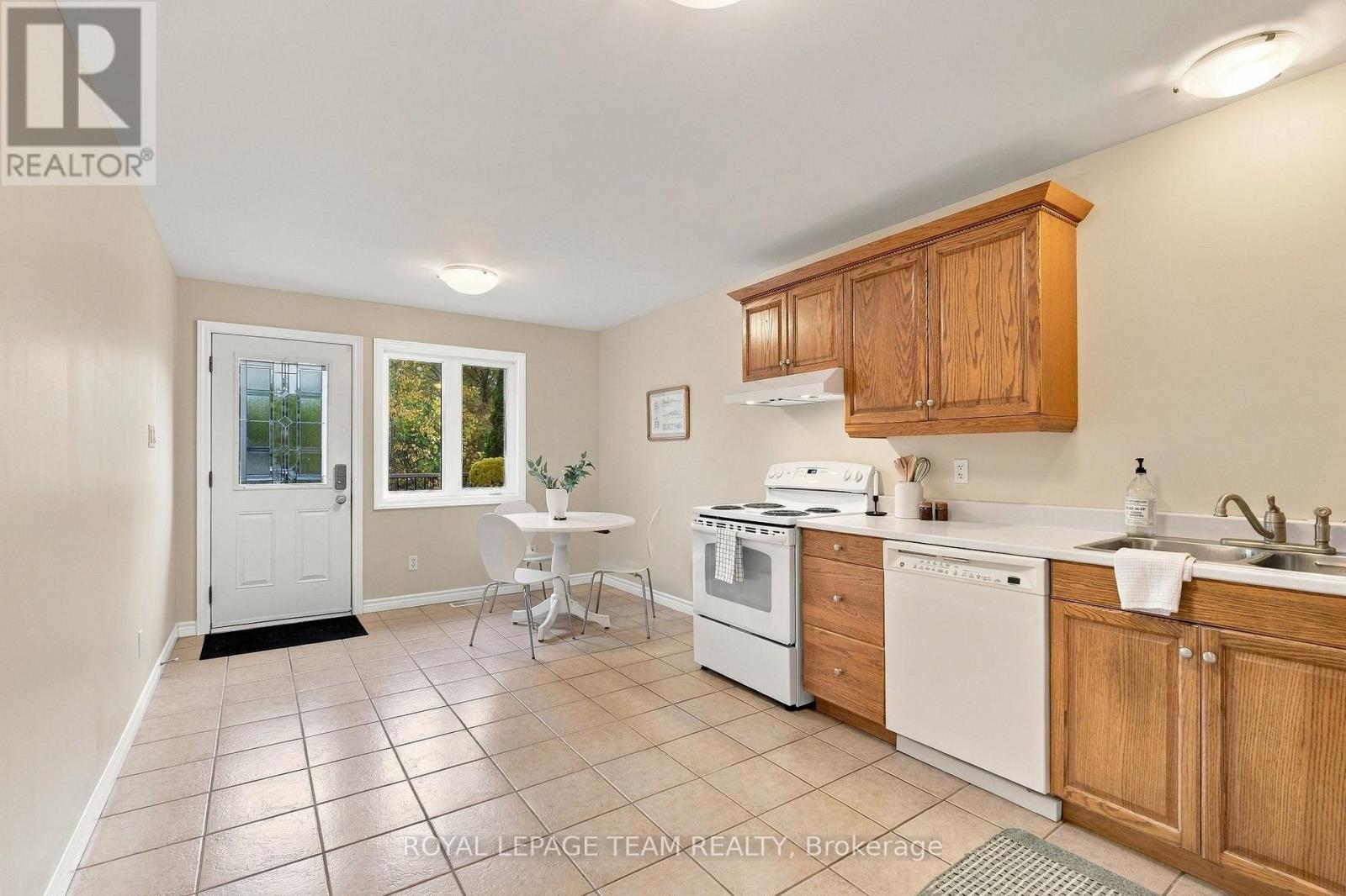 24 Farm Street Property Photo 7