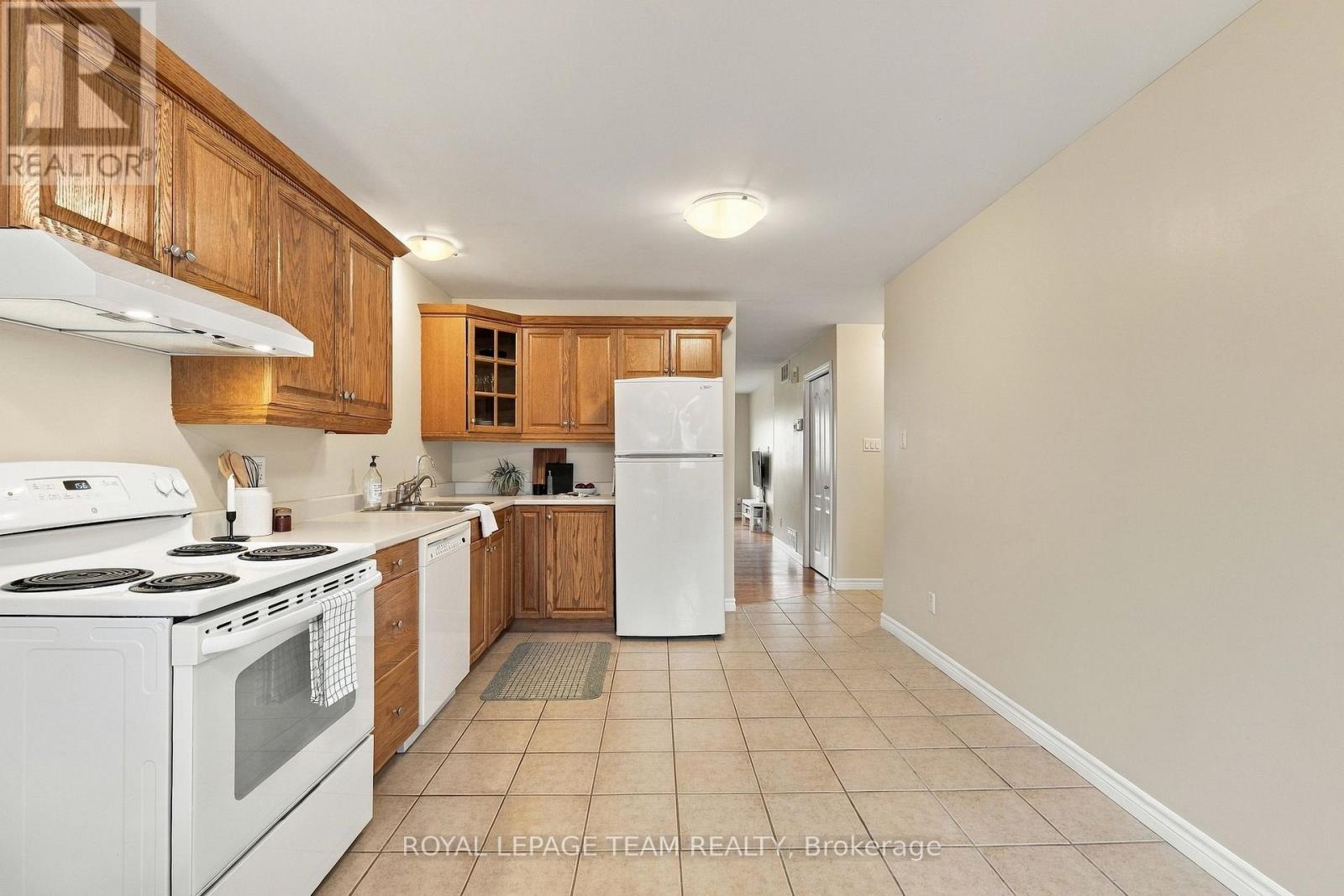 24 Farm Street Property Photo 8