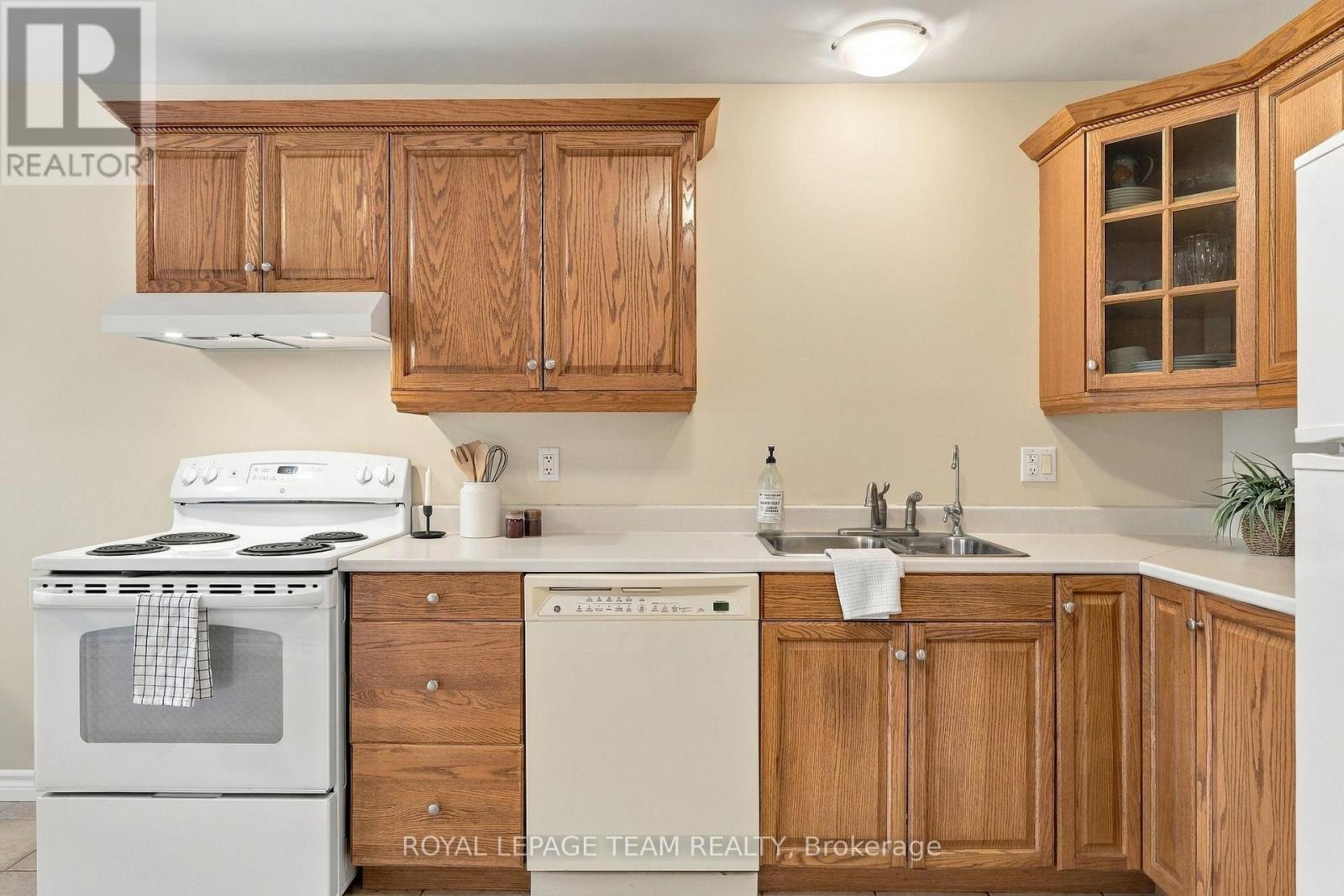 24 Farm Street Property Photo 9