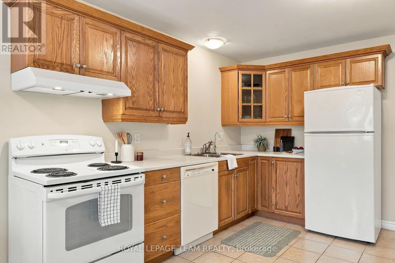 24 Farm Street Property Photo 10