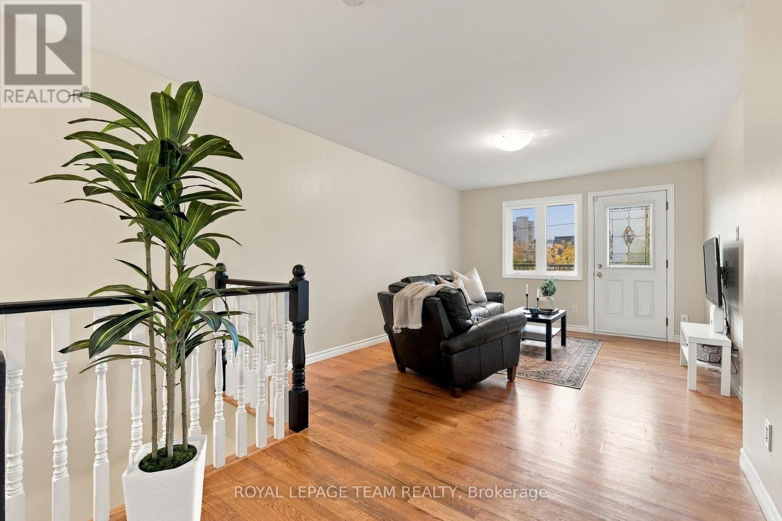 24 Farm Street Property Photo 12