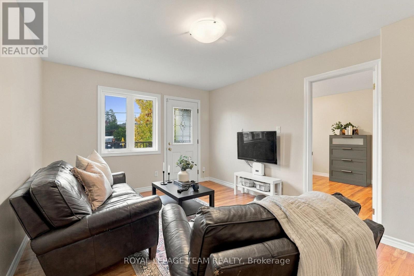 24 Farm Street Property Photo 13