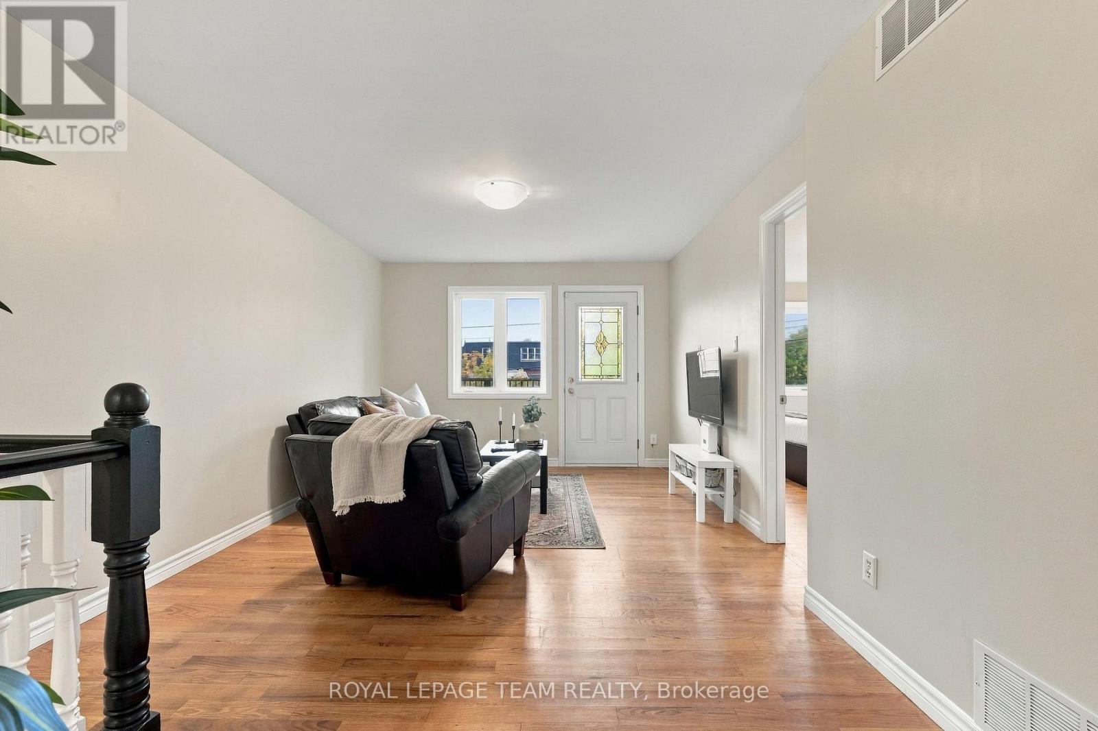 24 Farm Street Property Photo 14