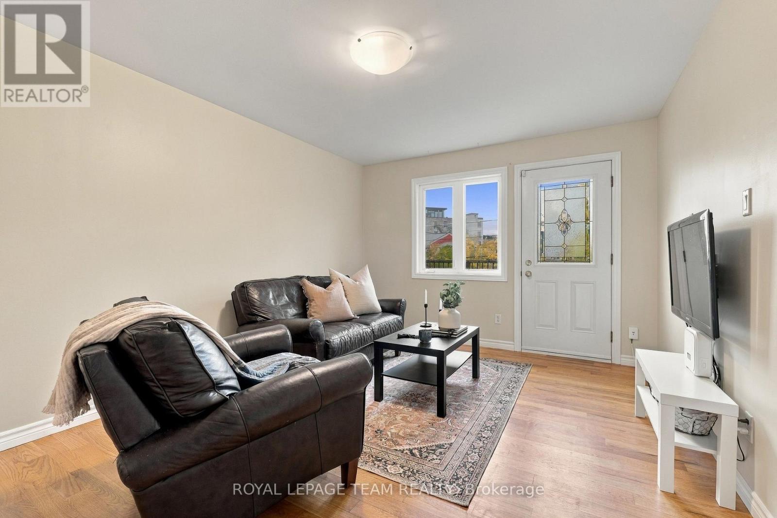 24 Farm Street Property Photo 15
