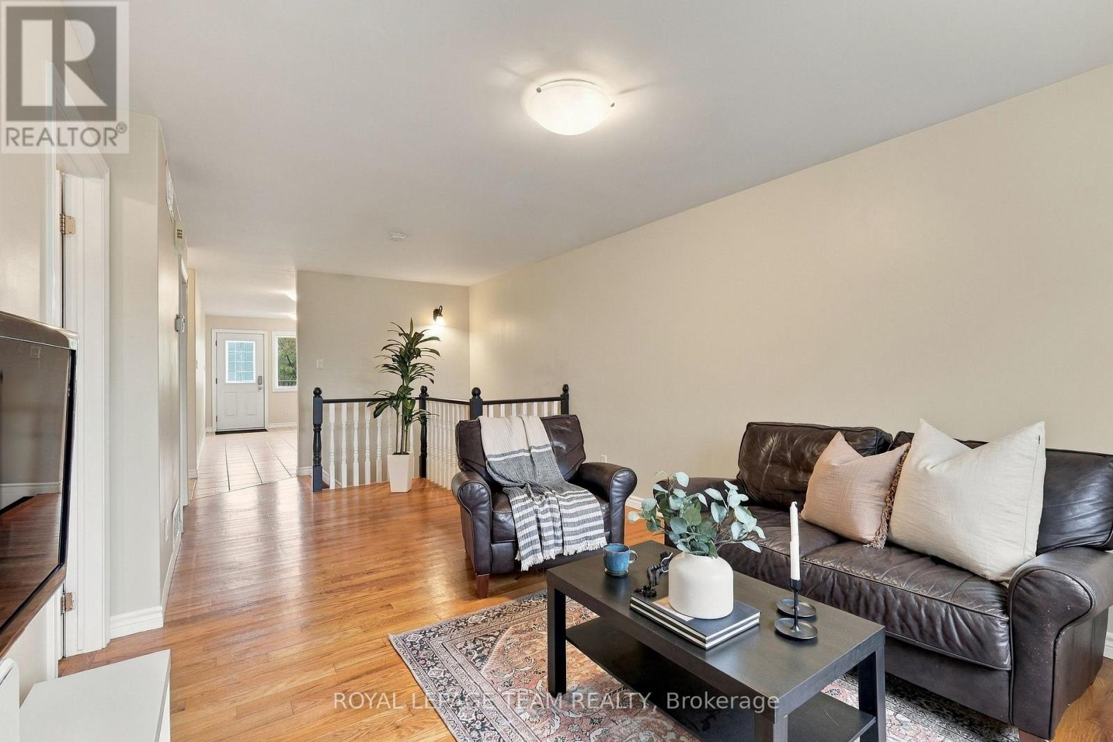24 Farm Street Property Photo 16