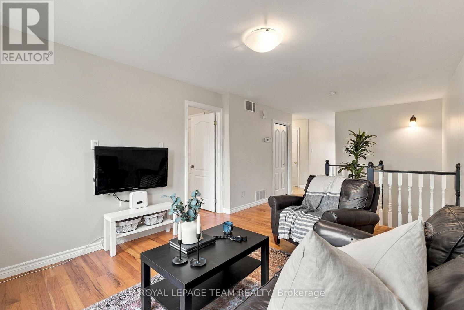 24 Farm Street Property Photo 17
