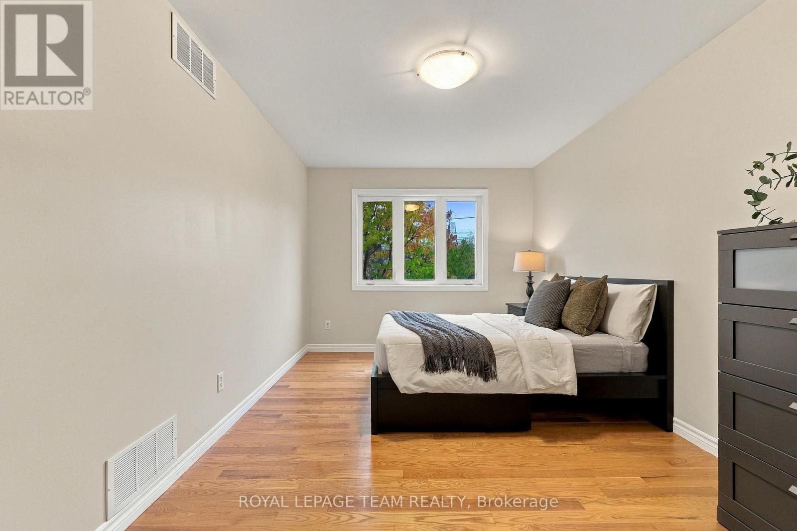 24 Farm Street Property Photo 20