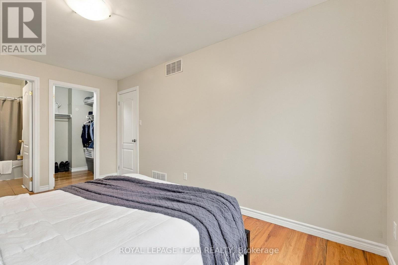 24 Farm Street Property Photo 21