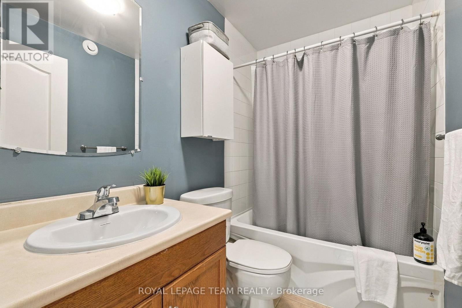 24 Farm Street Property Photo 22
