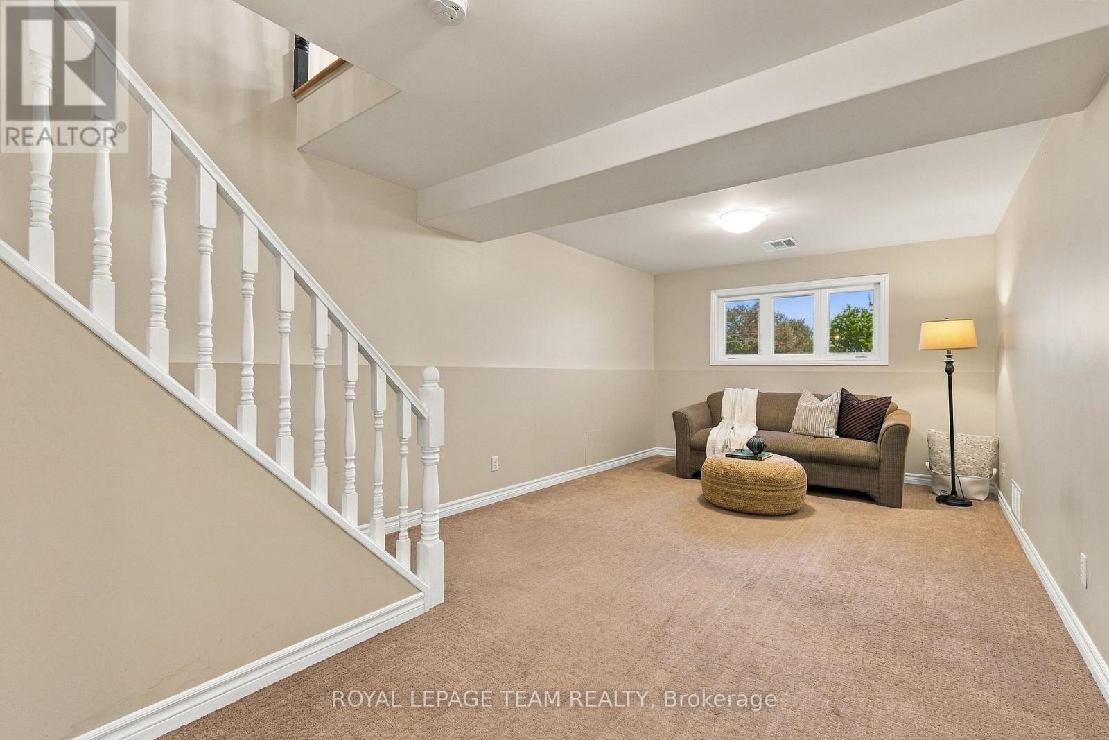 24 Farm Street Property Photo 25