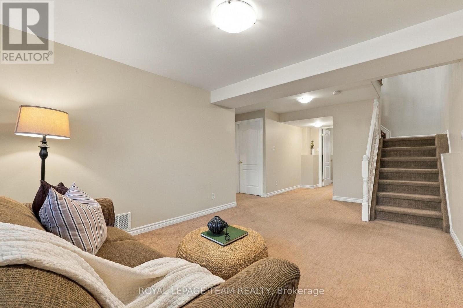 24 Farm Street Property Photo 26