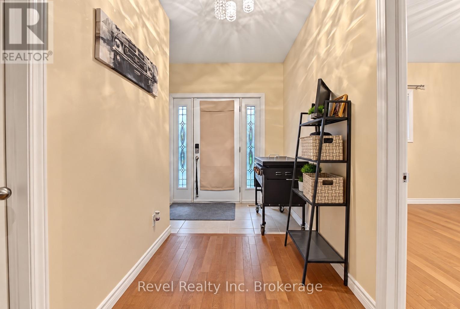 373 First Avenue E Property Photo 4
