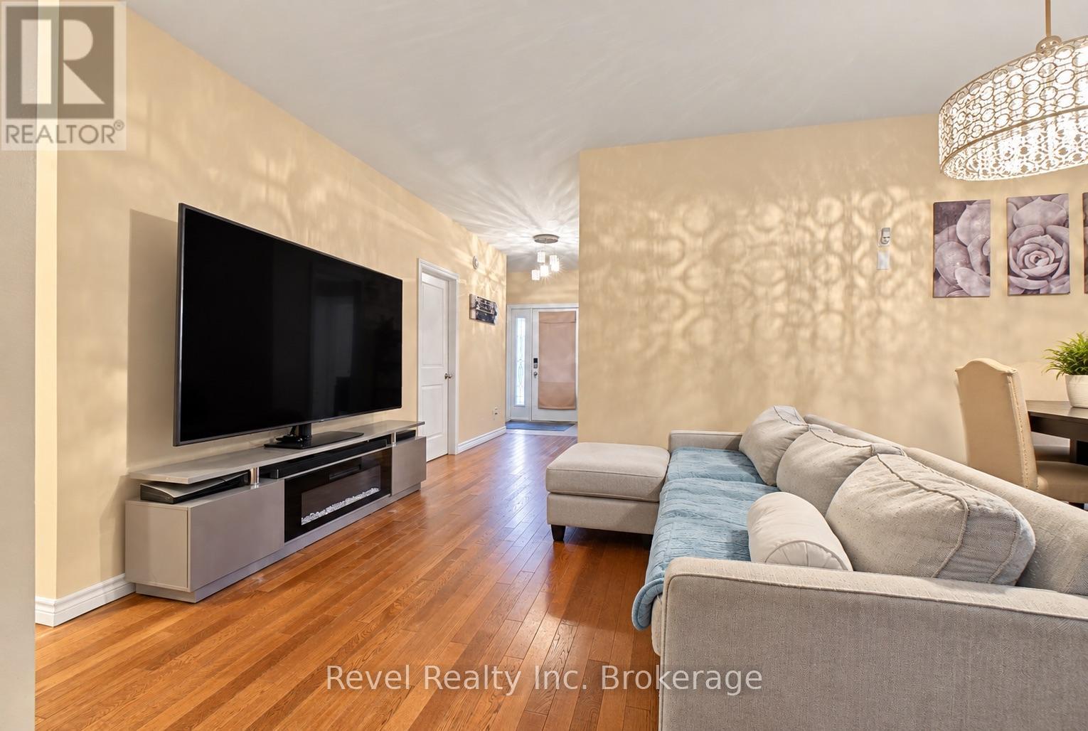 373 First Avenue E Property Photo 6