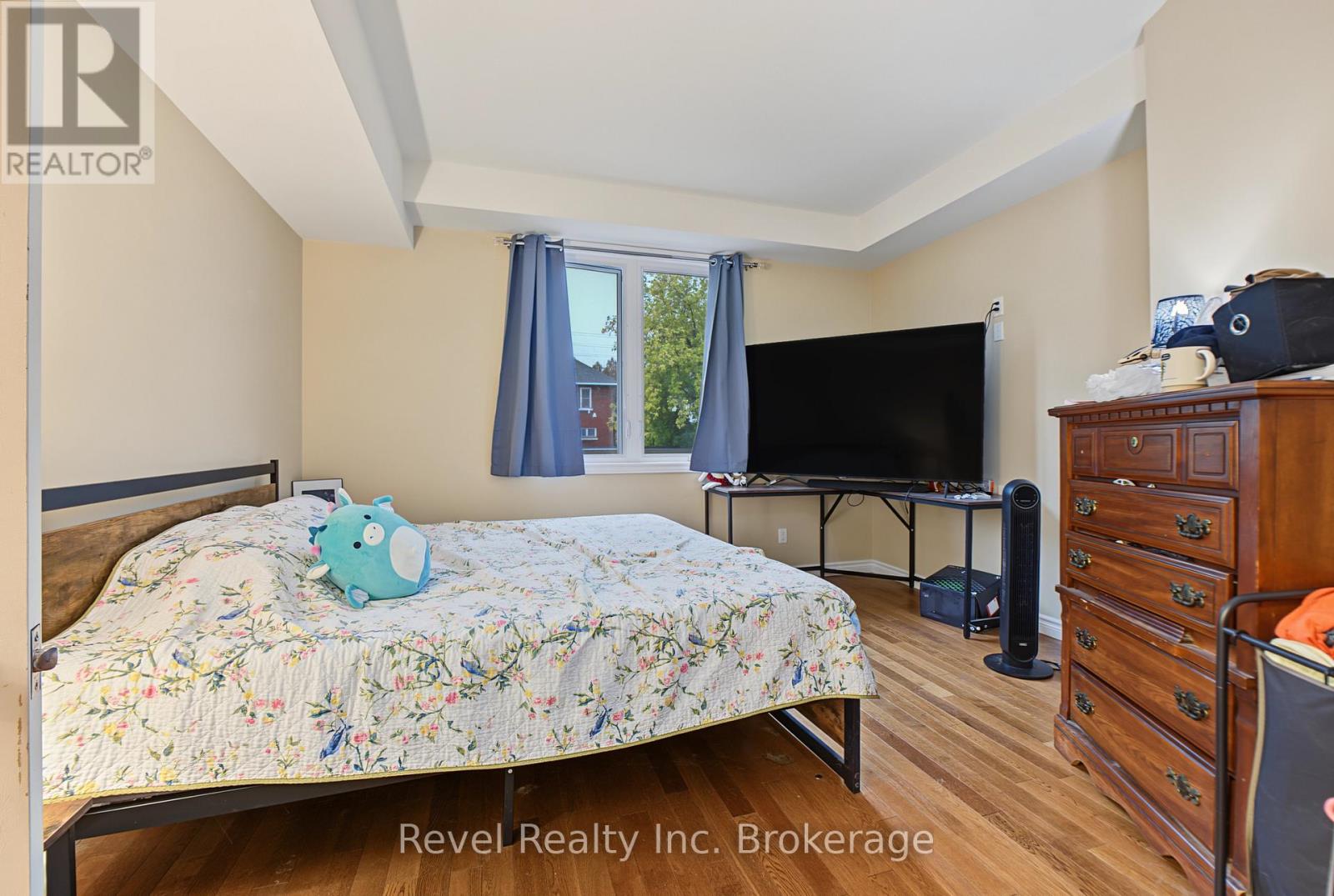 373 First Avenue E Property Photo 11