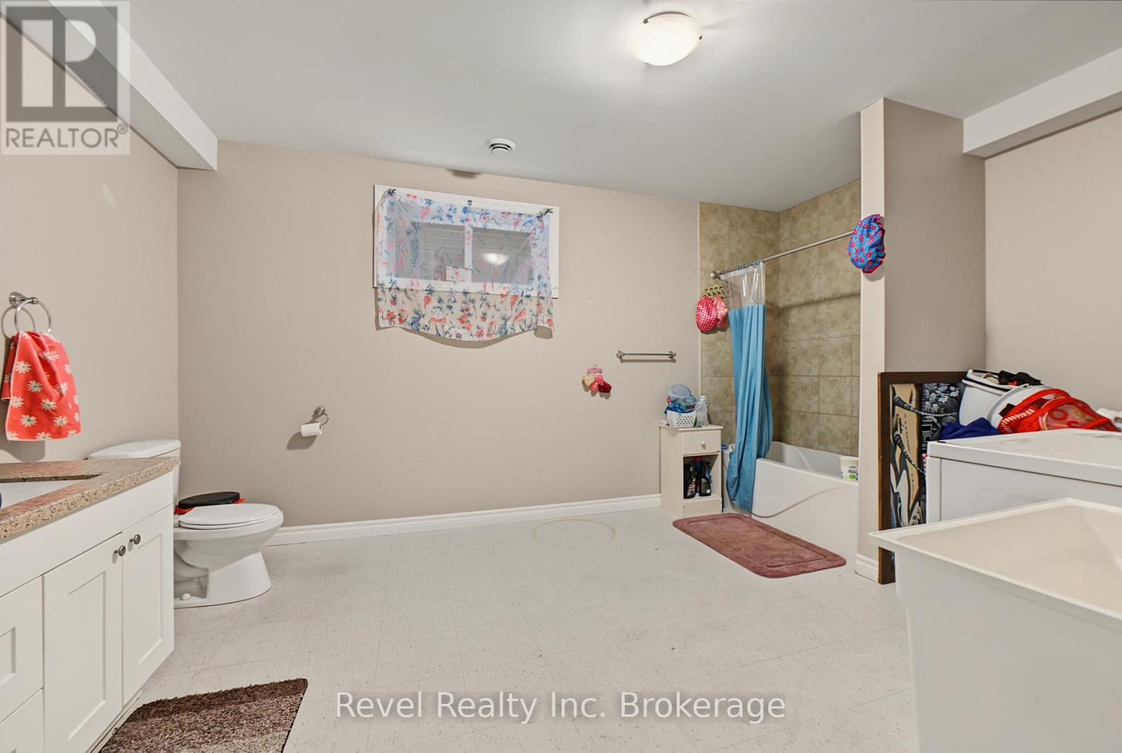 373 First Avenue E Property Photo 41