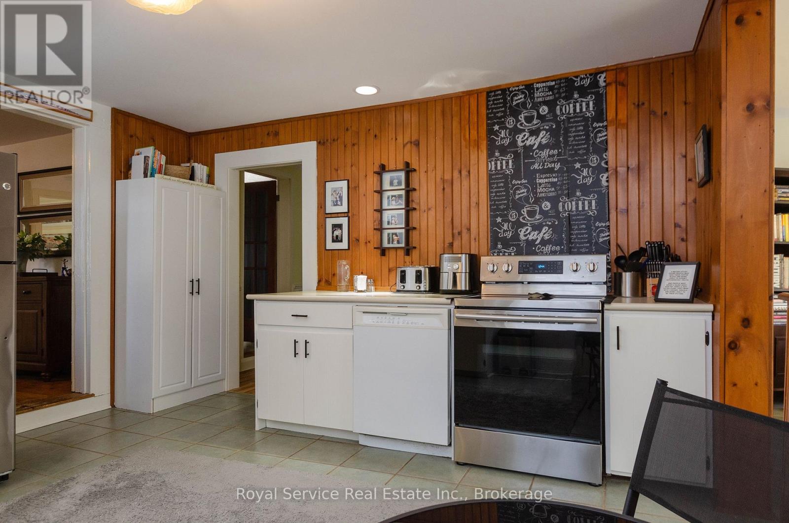 243 Ridout Street Property Photo 11