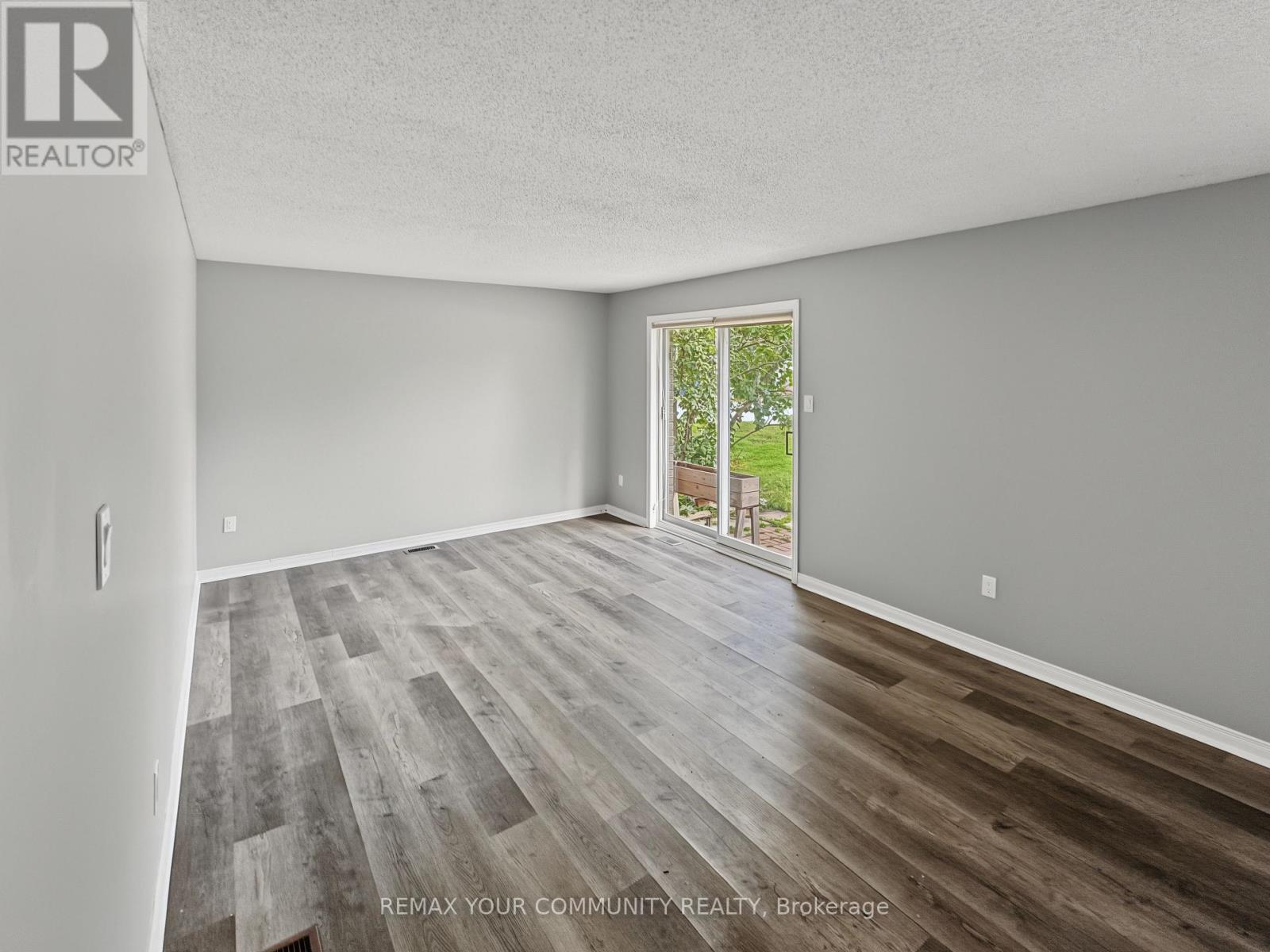 101 - 10 Riverside Drive Property Photo 1
