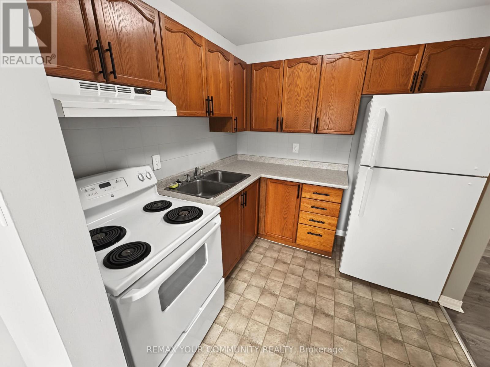 101 - 10 Riverside Drive Property Photo 5