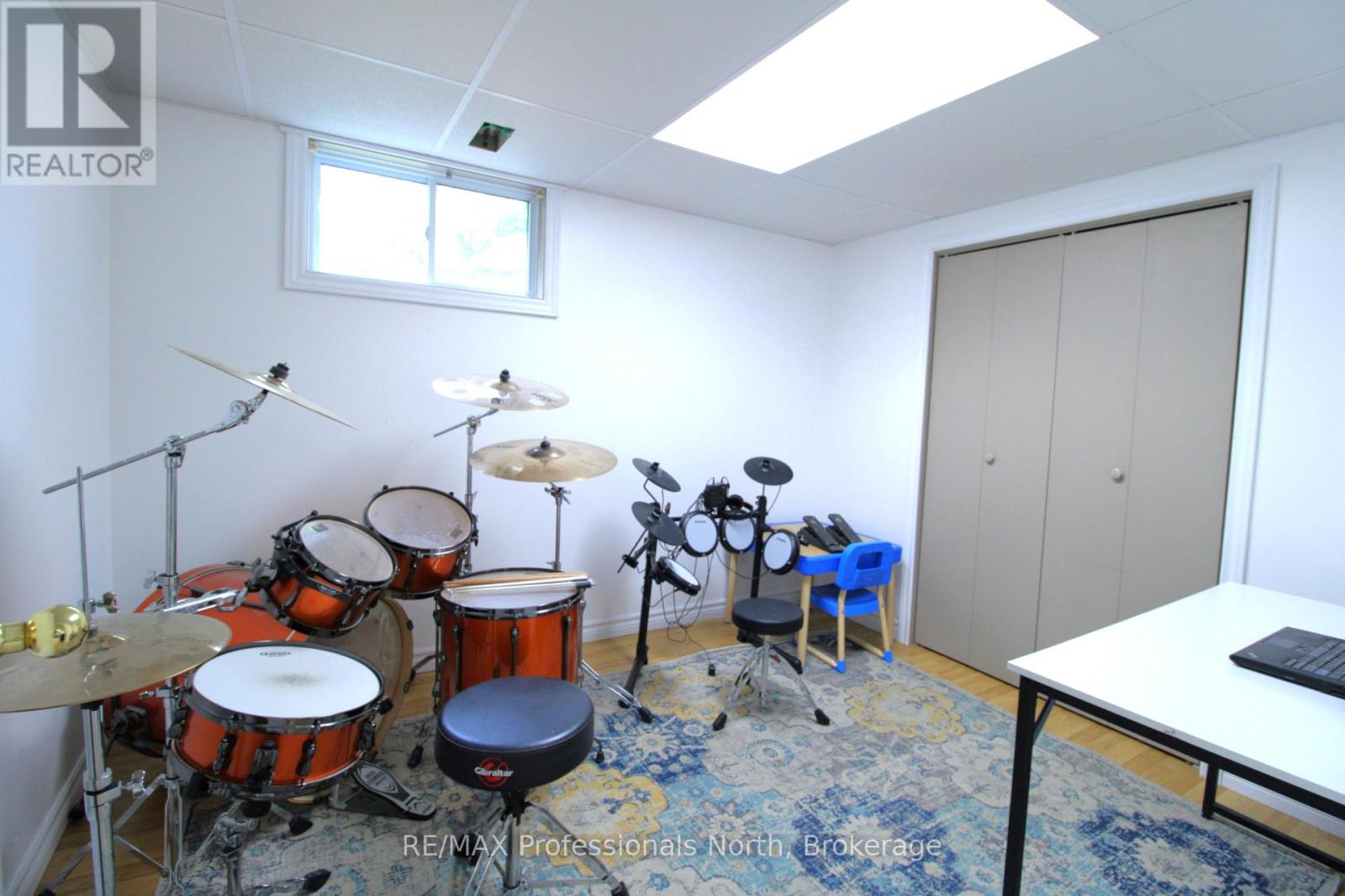 83 Pine Street Property Photo 21